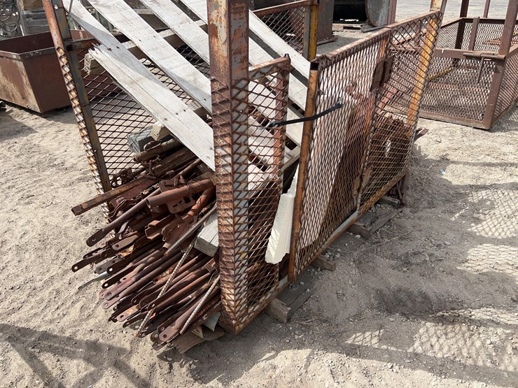 man-basket-with-scaffolding-parts-image-3