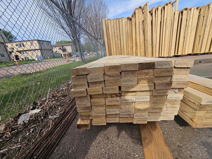 2x4-lumber-image-1