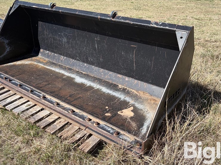 new-holland-145-image-1