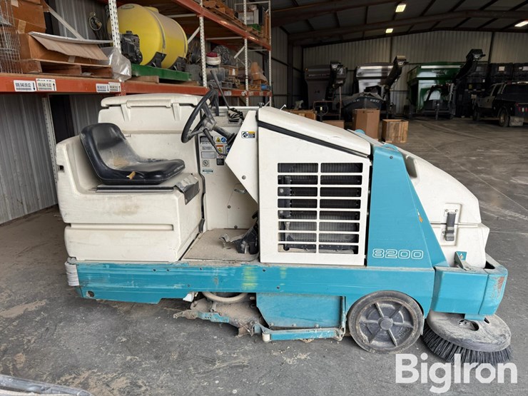 tennant-8200-floor-sweeper-image-4