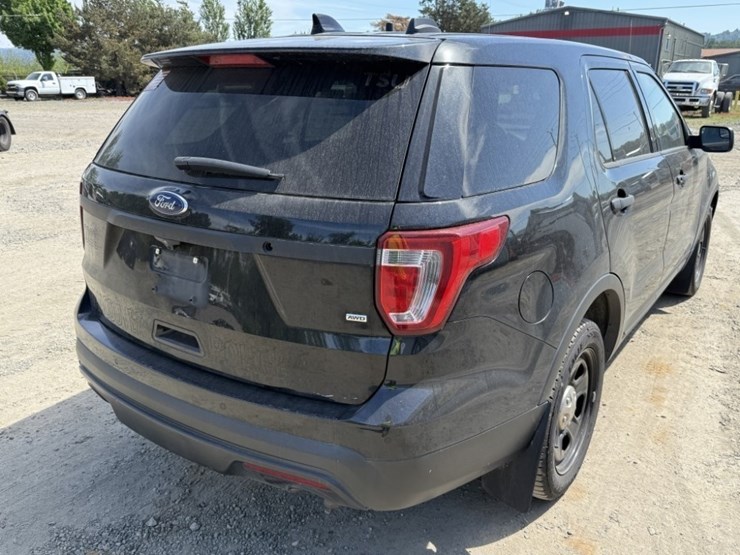 2017-ford-explorer-image-4