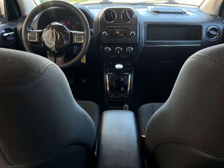 2012-jeep-compass-image-32