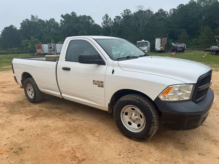 2019-ram-1500-classic-image-2