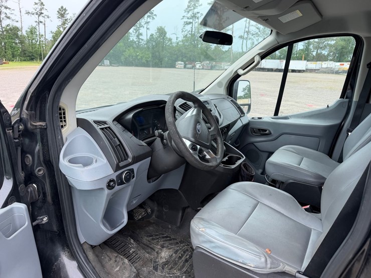 2015-ford-transit-image-12