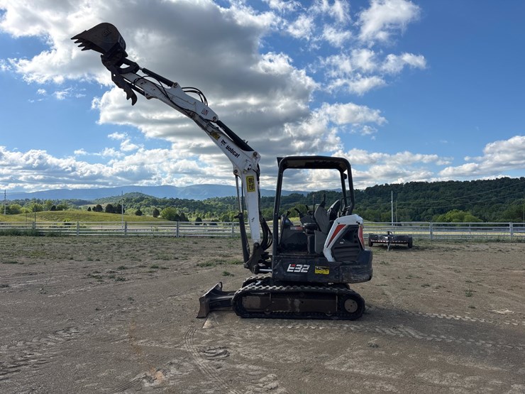2018-bobcat-e32-image-4