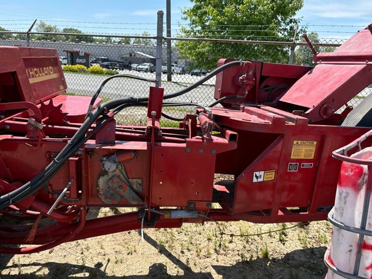 new-holland-575-image-12