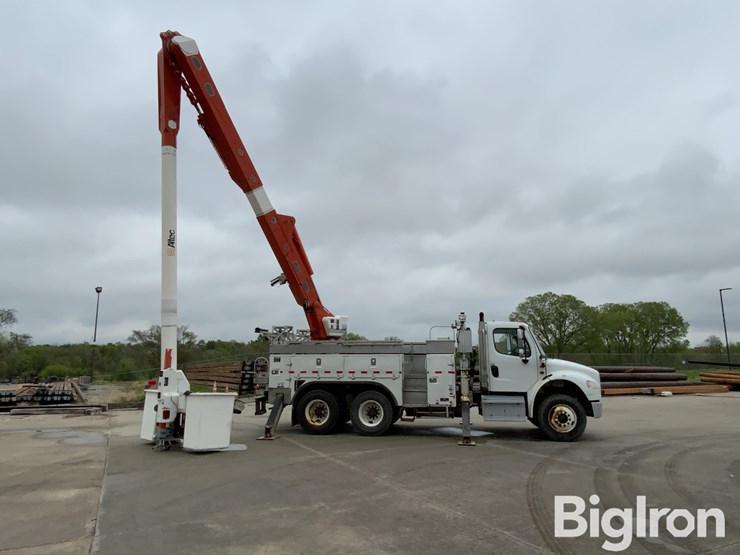 2016-freightliner-m2-106-image-12