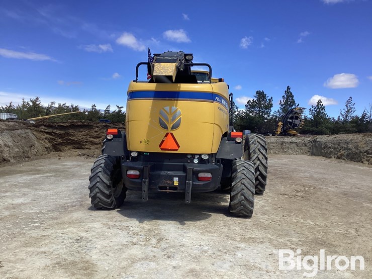 2015-new-holland-fr700-image-6