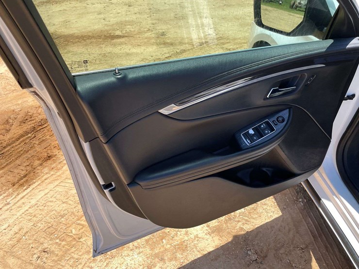 2017-chevrolet-impala-4-door-sedan-(180,759-miles)-image-9