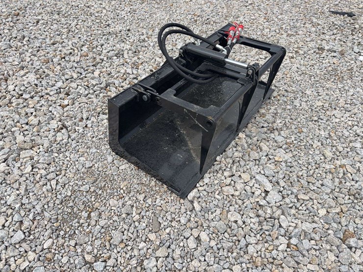 2026-giyi-mini-skid-steer-scrap-grapple-bucket-image-2