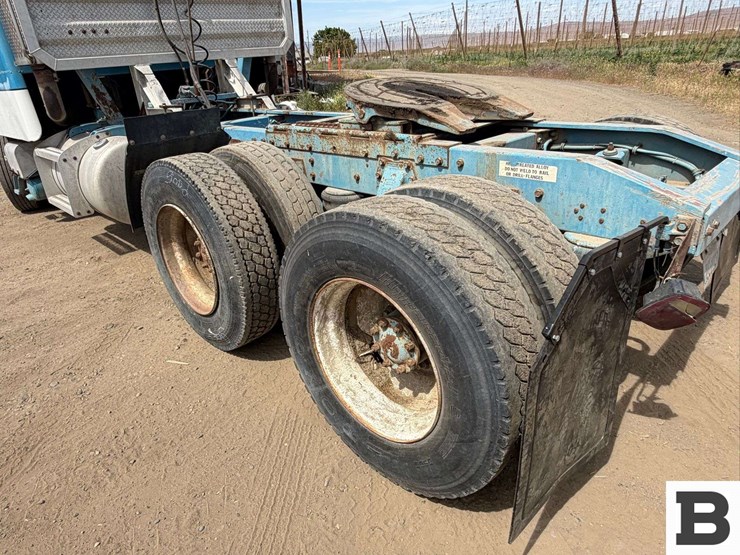 1984-peterbilt-362-image-16