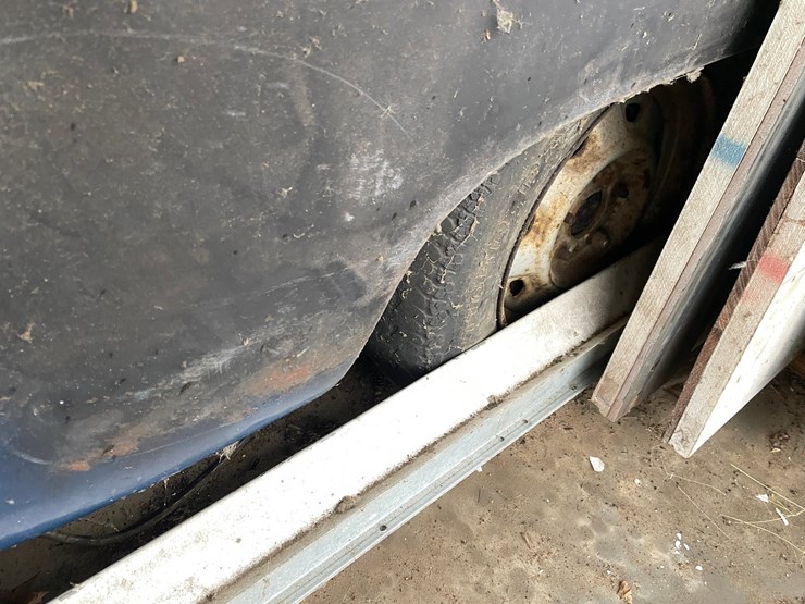 #7084-•-chevrolet-styleline-2-door-sedan-*must-be-trailered,-no-engine*-(sells-parts-only)-image-8