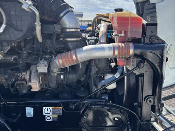 2019-peterbilt-579-image-15