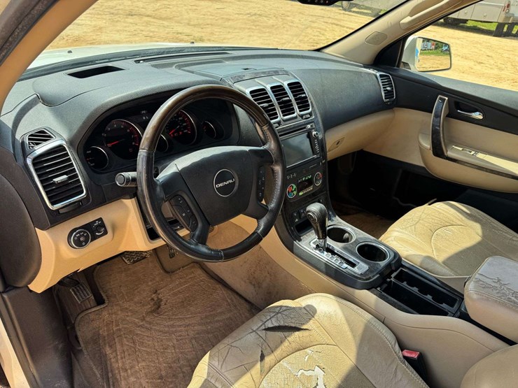2011-gmc-acadia-denali-image-11