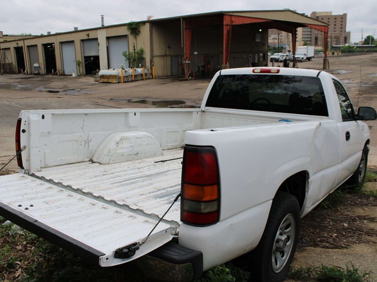 2005-gmc-sierra-1gtec14xx5z319693-mileage:-unknown-image-5