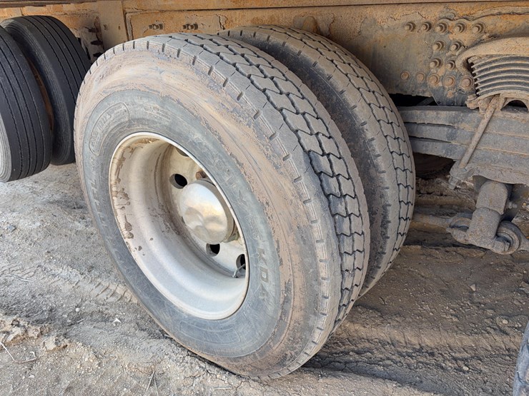 2003-sterling-lt9500-image-22