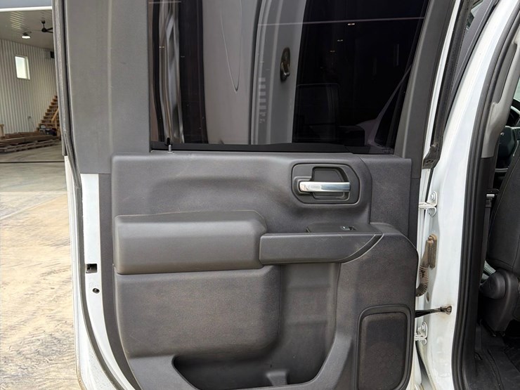 2021-chevrolet-2500hd-image-58