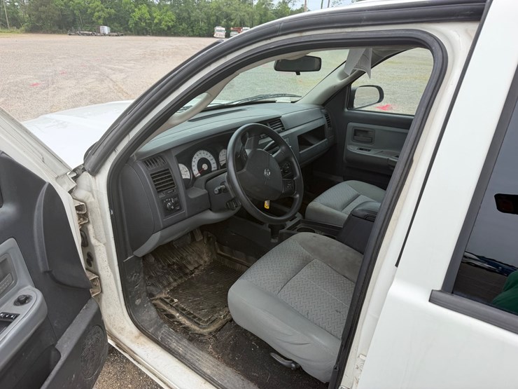 2009-dodge-dakota-image-8