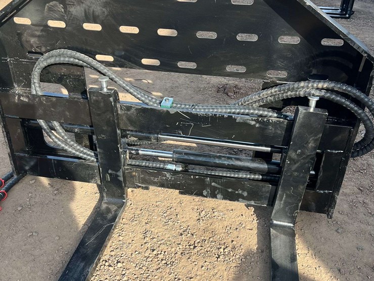 60in-skid-steer-hydraulic-adjustable-forks-(new/unused)-image-3