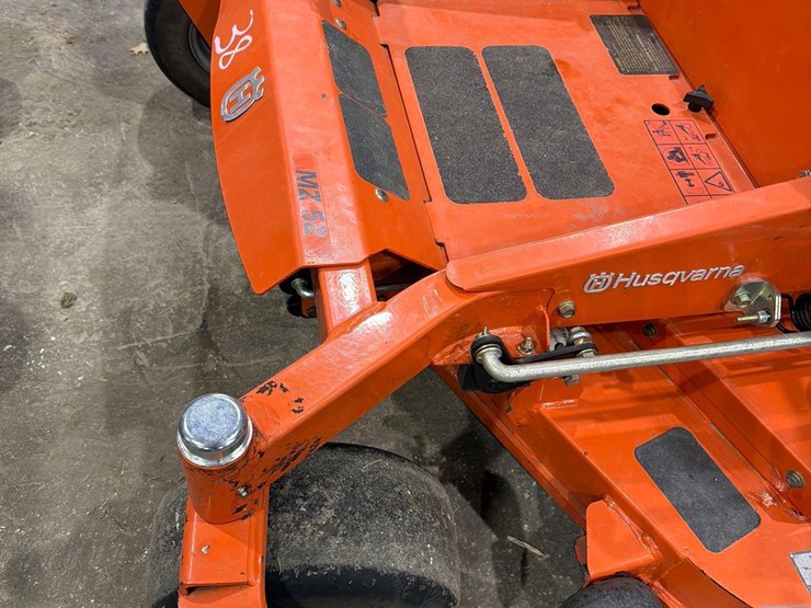 husqvarna-mz52-zero-turn-lawnmower-image-12