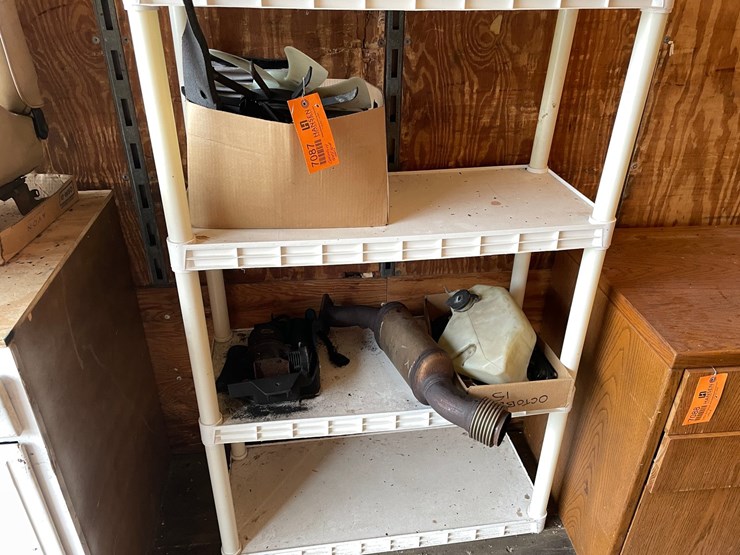 #7087-•-shelf-and-contents-image-5