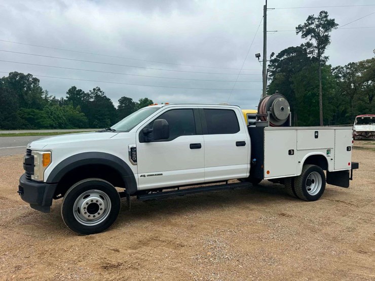 2017-ford-f550-sd-image-1