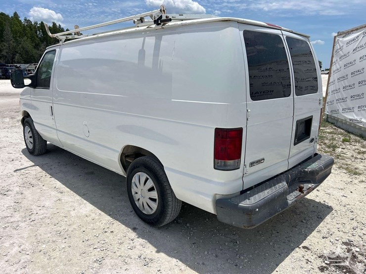 2007-ford-cargo-image-4