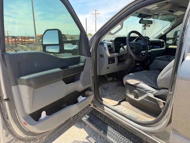 2023-ford-f250-image-8