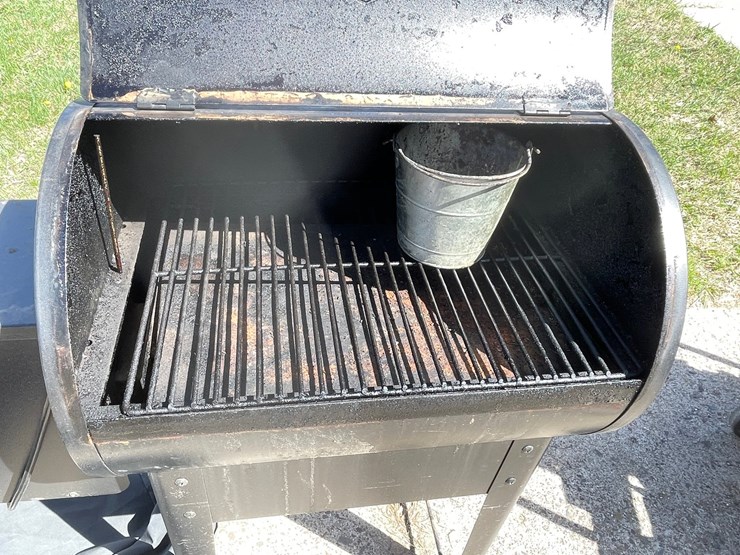 #7000-•-traeger-pellet-smoker-image-6
