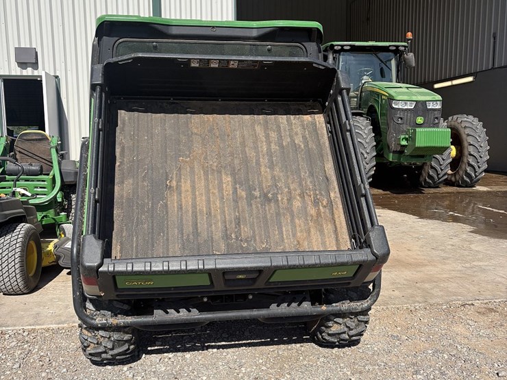 2021-john-deere-gator-image-15