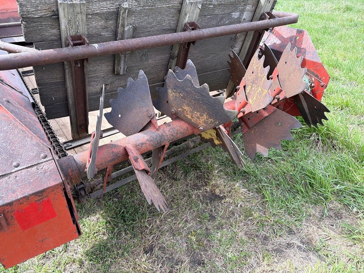 new-holland-512-image-11