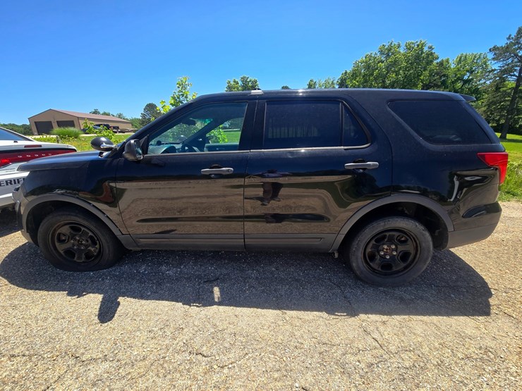 2016-ford-explorer-image-11