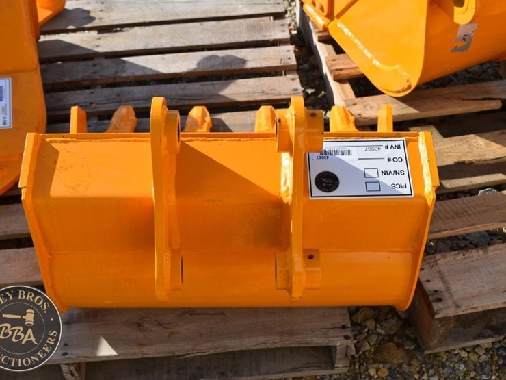 caterpillar-303-image-3