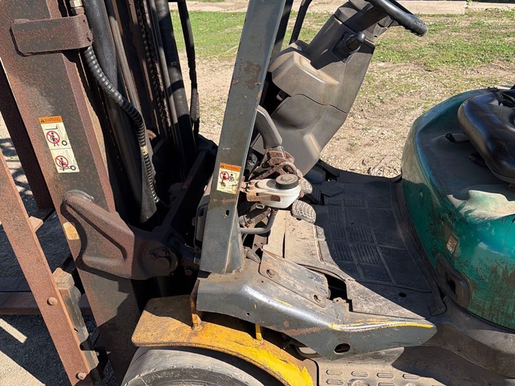 2007-komatsu-fg25st-propane-forklift-image-18