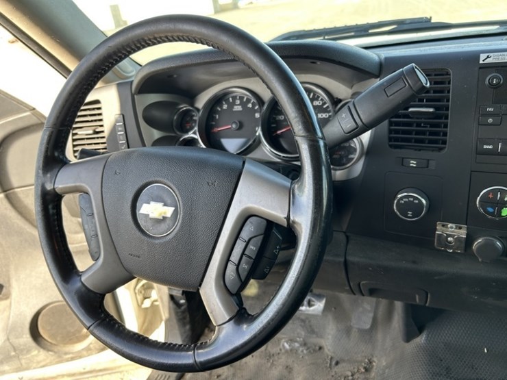 2013-chevrolet-silverado-1500-image-17