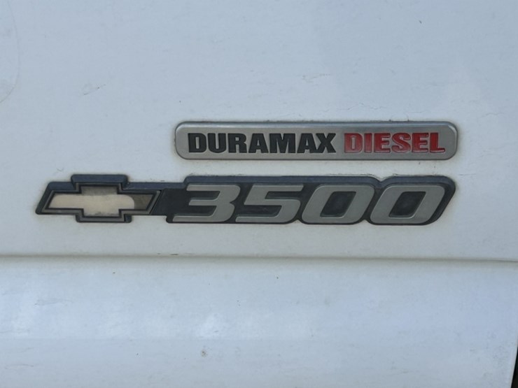 2002-chevrolet-silverado-3500-image-10