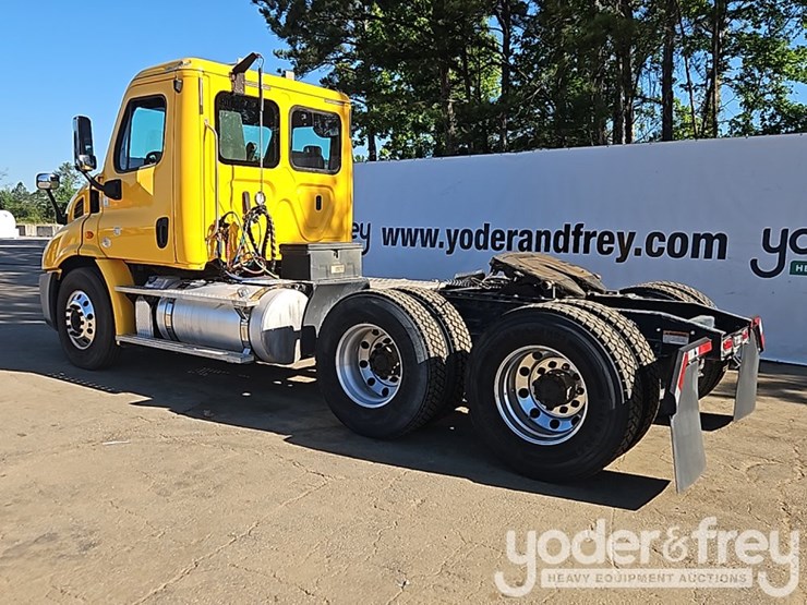 2019-freightliner-cascadia-image-3