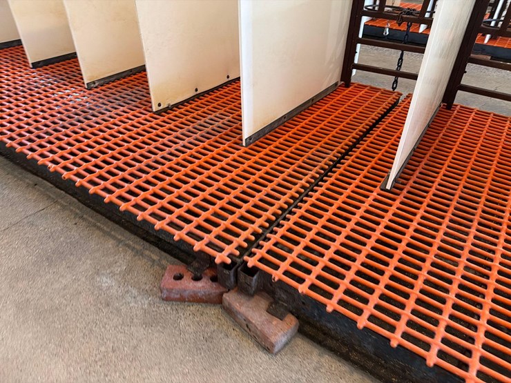 10-sections-of-orange-metal-floor-grate-image-8