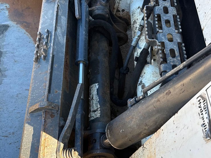2022-bobcat-t870-image-9