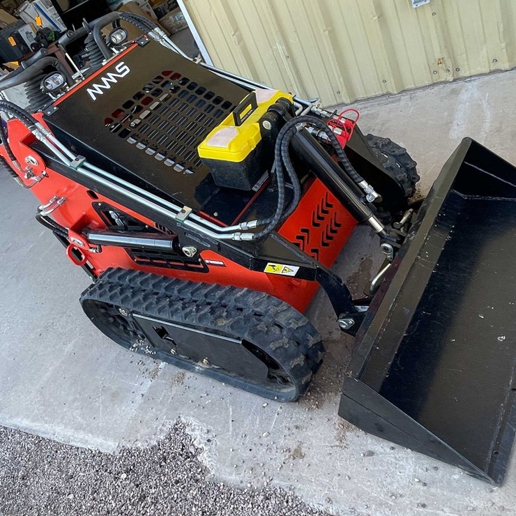#252 • Mini Skid Steer