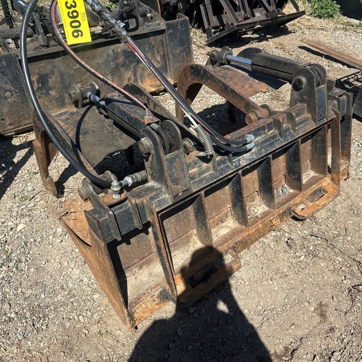#3906 • Approx 60" Skid Steer Grapple Bucket