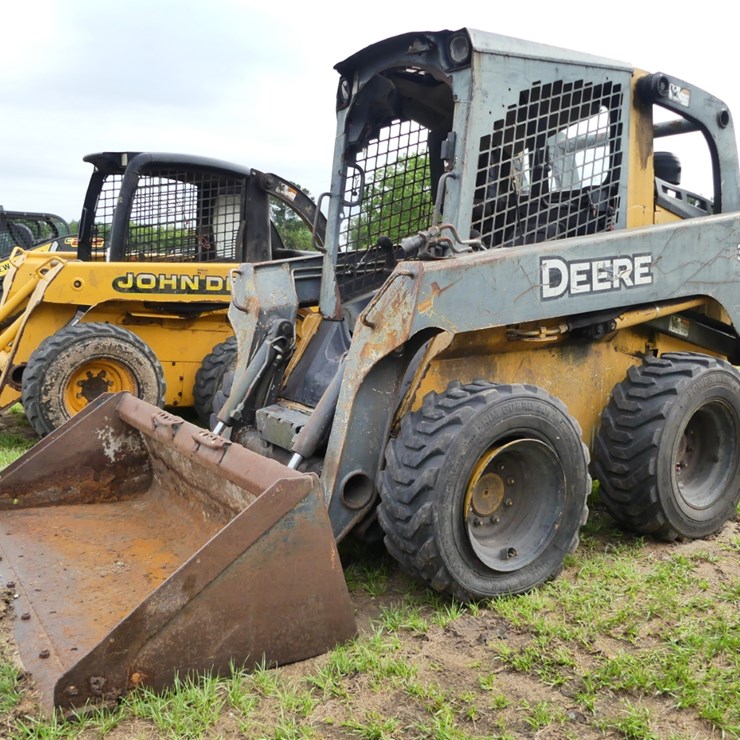 2011 DEERE 318D