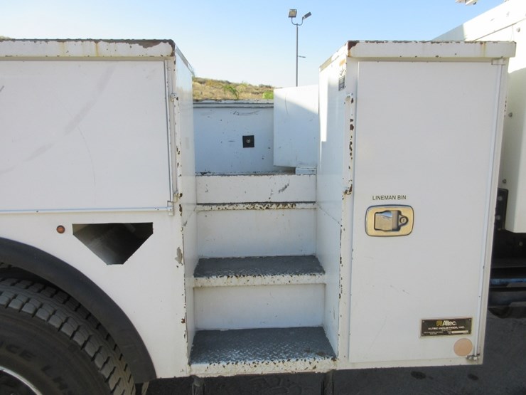 2016-freightliner-114sd-image-21