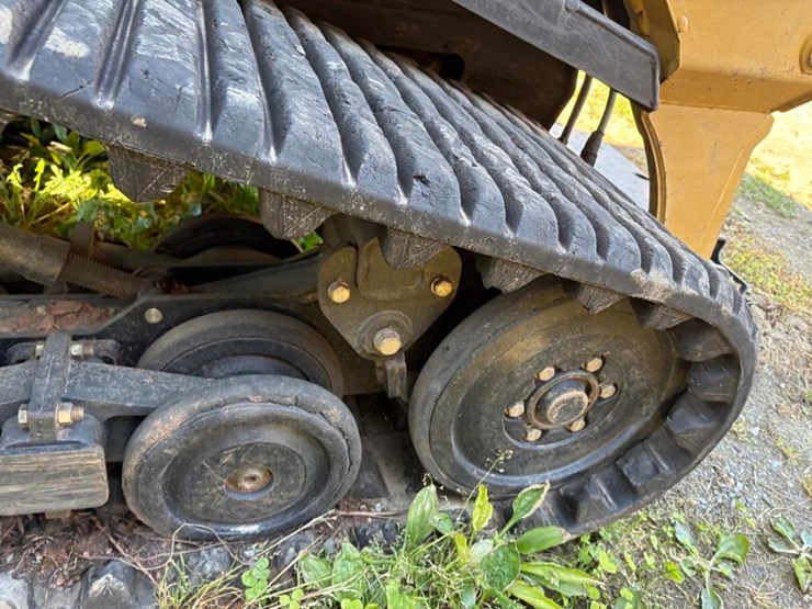 2024-asv-rt-75-heavy-duty-skidsteer-image-8