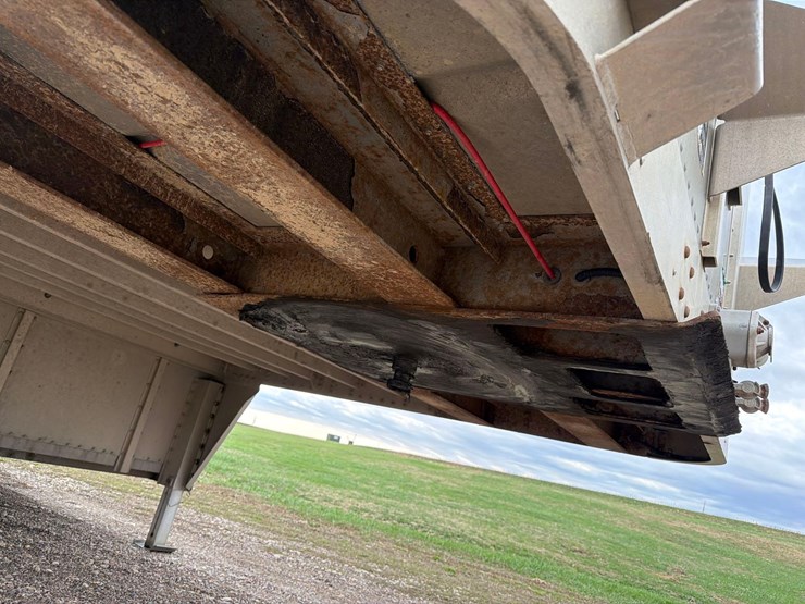 2008-wilson-livestock-trailer-image-28