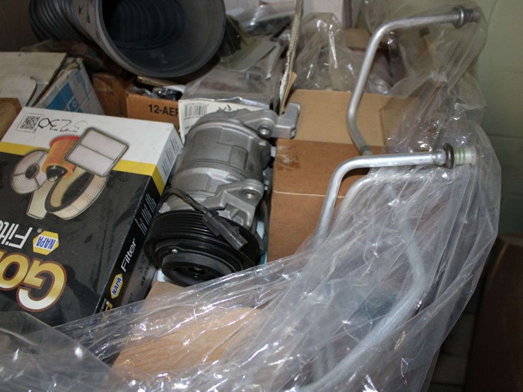 pallet-of-various-automotive-parts-image-10