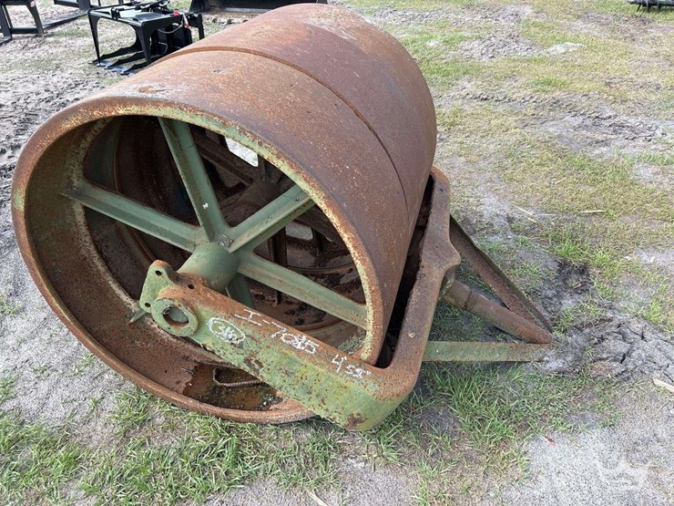 pull-behind-smooth-drum-roller-image-1