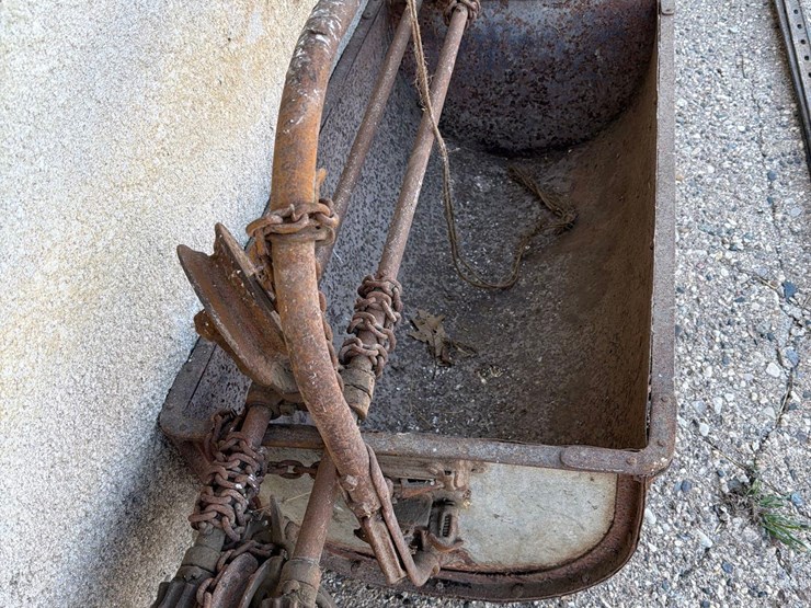 manure-carrier-for-barn-image-4