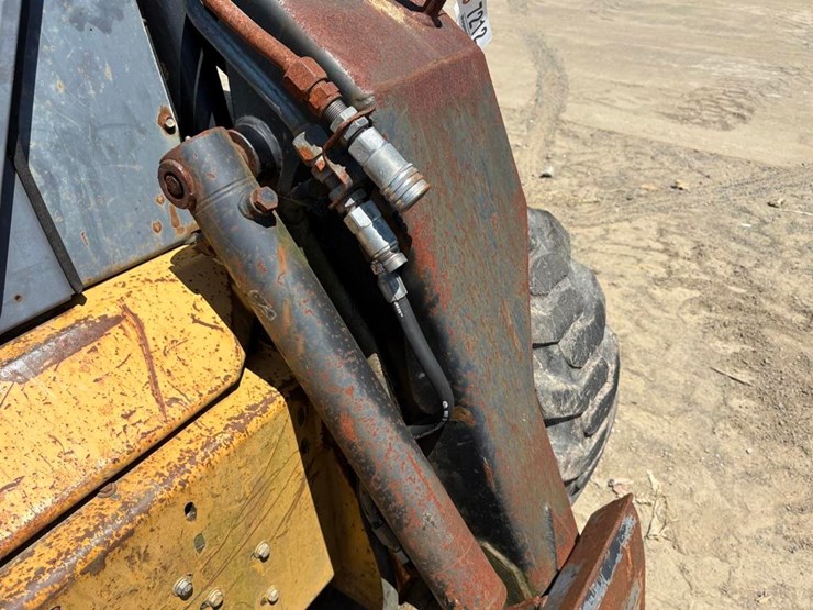 new-holland-lx885-image-8