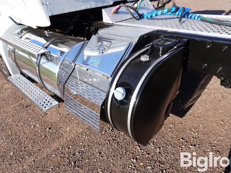 2015-kenworth-t680-image-9